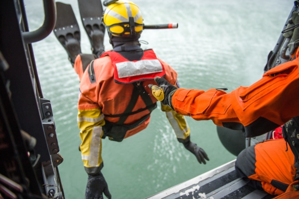 coast guard rescue swimmer qualifications